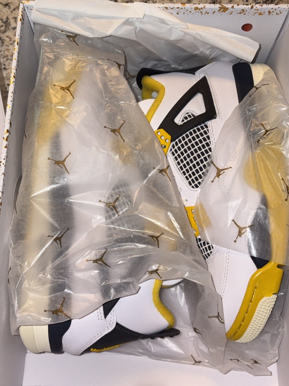 Jordan 4 “vivid sulfur”